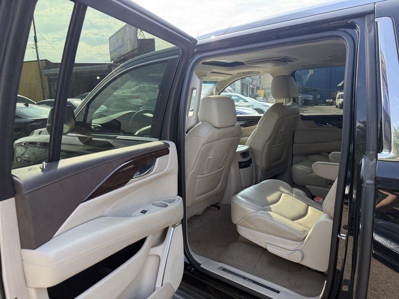 Cadillac Escalade ESV Luxury 4WD 2016