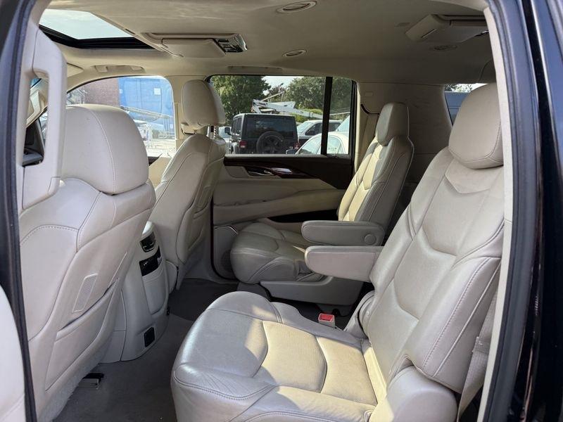 Cadillac Escalade ESV Luxury 4WD 2016