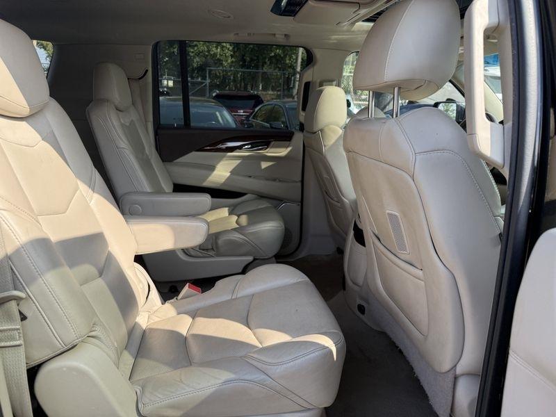 Cadillac Escalade ESV Luxury 4WD 2016