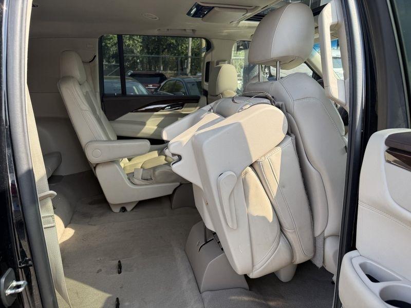 Cadillac Escalade ESV Luxury 4WD 2016