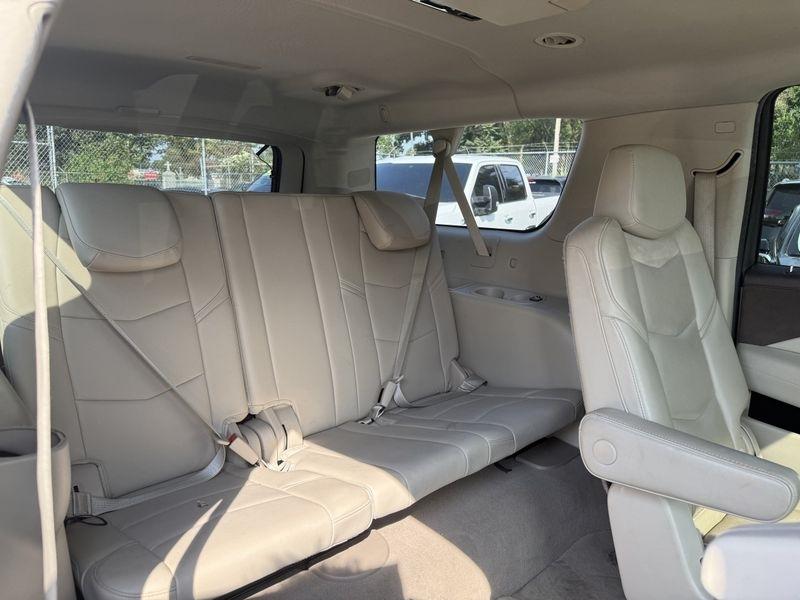 Cadillac Escalade ESV Luxury 4WD 2016