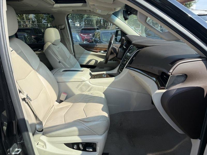 Cadillac Escalade ESV Luxury 4WD 2016