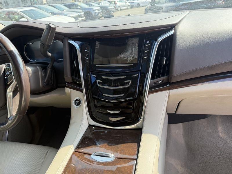 Cadillac Escalade ESV Luxury 4WD 2016
