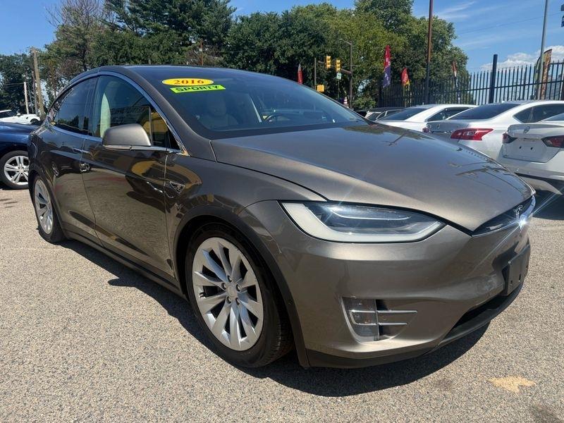 Tesla Model X 90D 2016