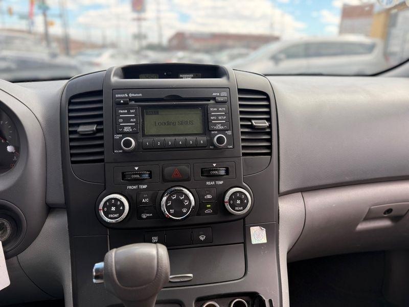 Kia Sedona LX LWB 2014