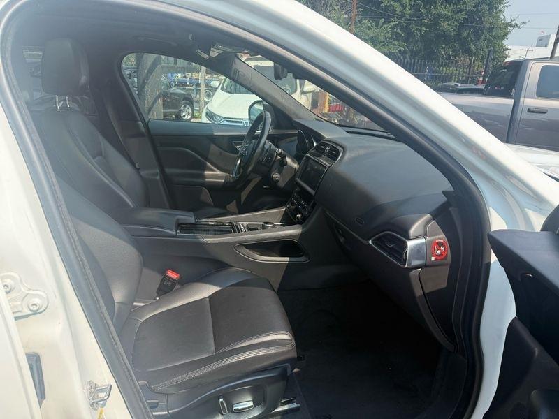 Jaguar F-Pace 25t Premium 2019