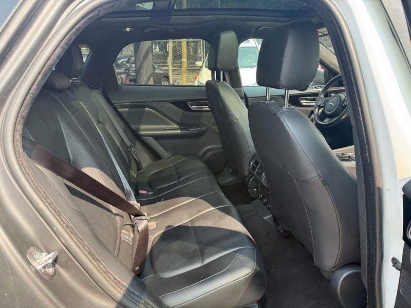 Jaguar F-Pace 25t Premium 2019