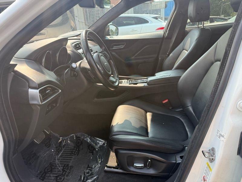 Jaguar F-Pace 25t Premium 2019