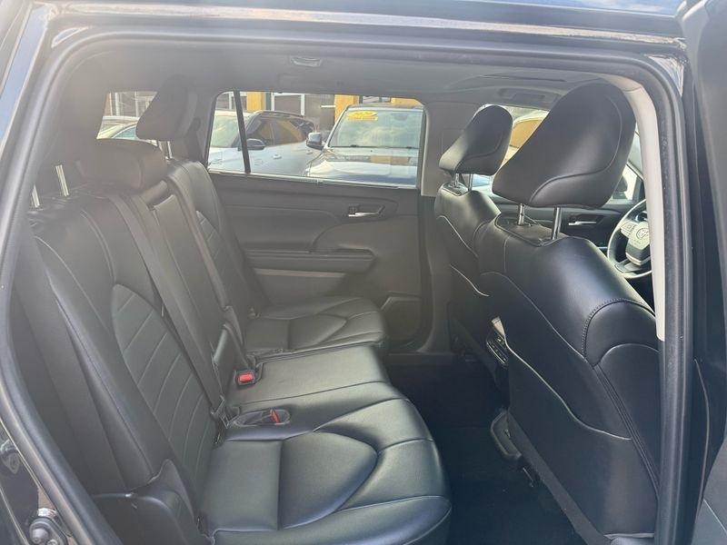 Toyota Highlander XLE AWD V6 2022