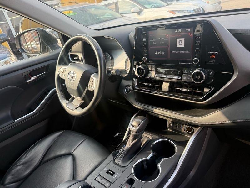 Toyota Highlander XLE AWD V6 2022