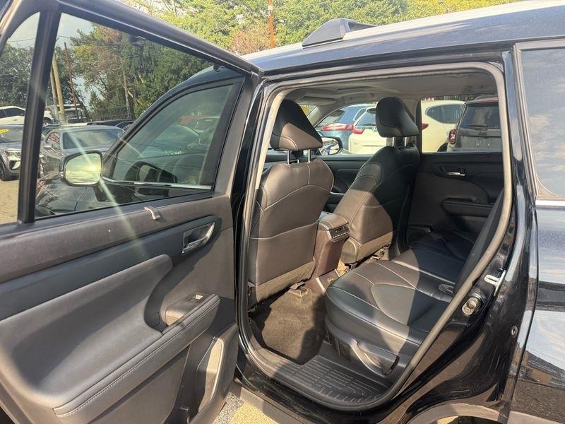 Toyota Highlander XLE AWD V6 2022