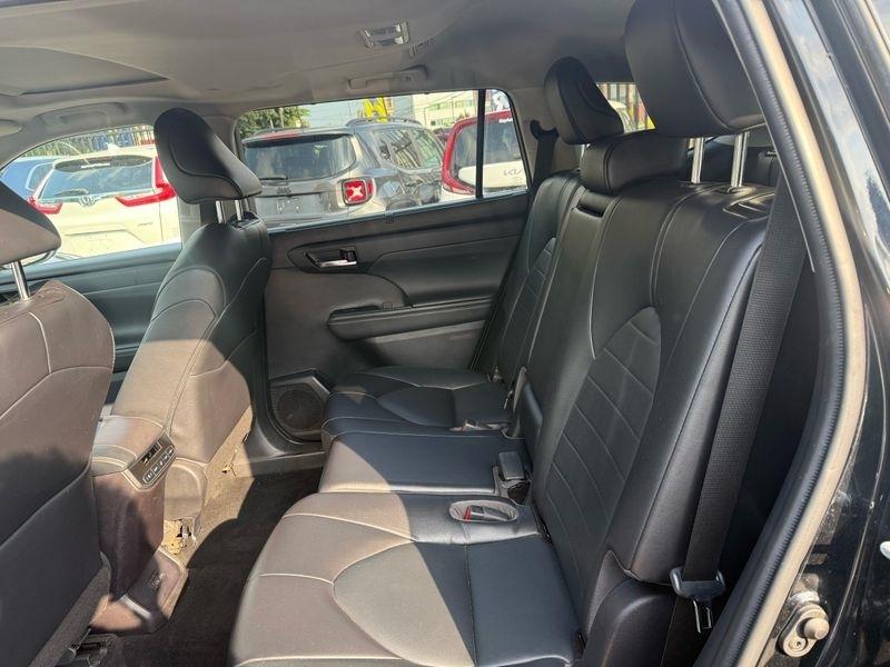 Toyota Highlander XLE AWD V6 2022