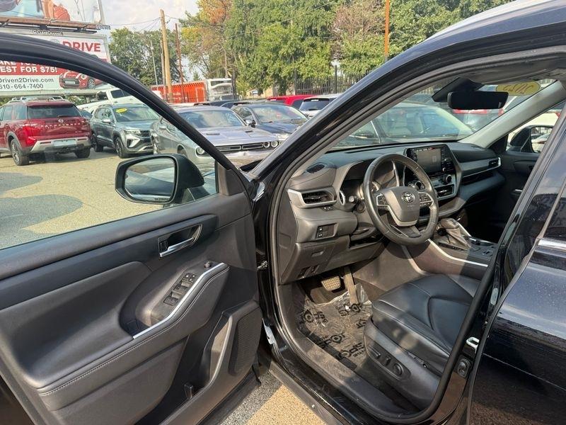 Toyota Highlander XLE AWD V6 2022