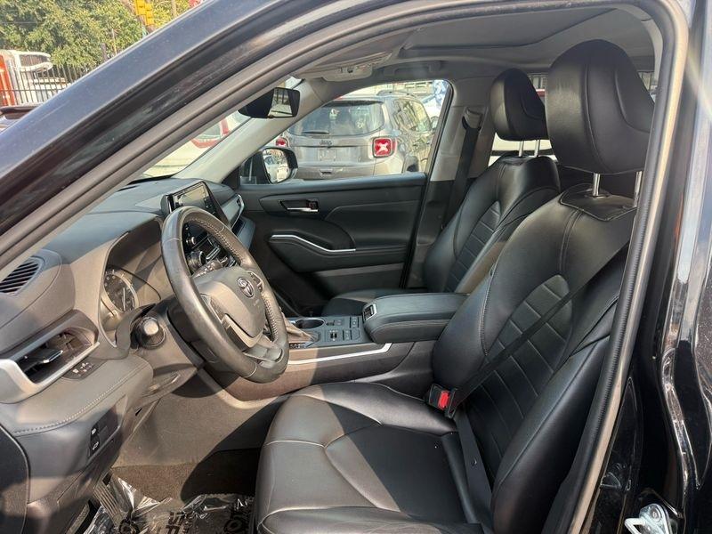 Toyota Highlander XLE AWD V6 2022