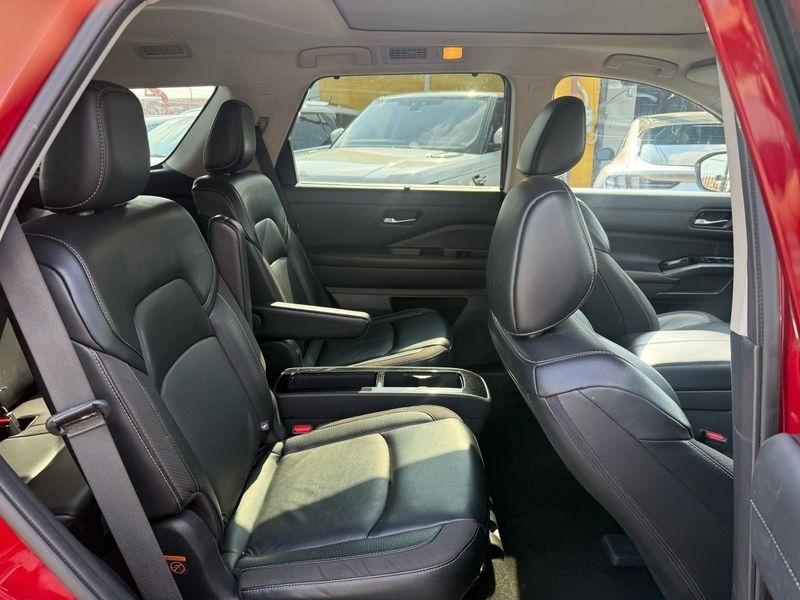 Nissan Pathfinder SL 4WD 2023