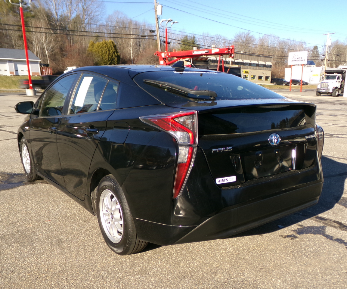 Toyota Prius 5dr HB Two (Natl) 2016