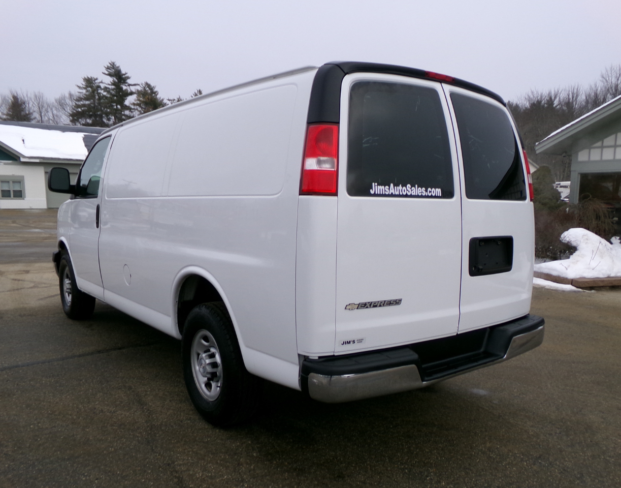 Chevrolet Express Cargo Van RWD 2500 135" 2018