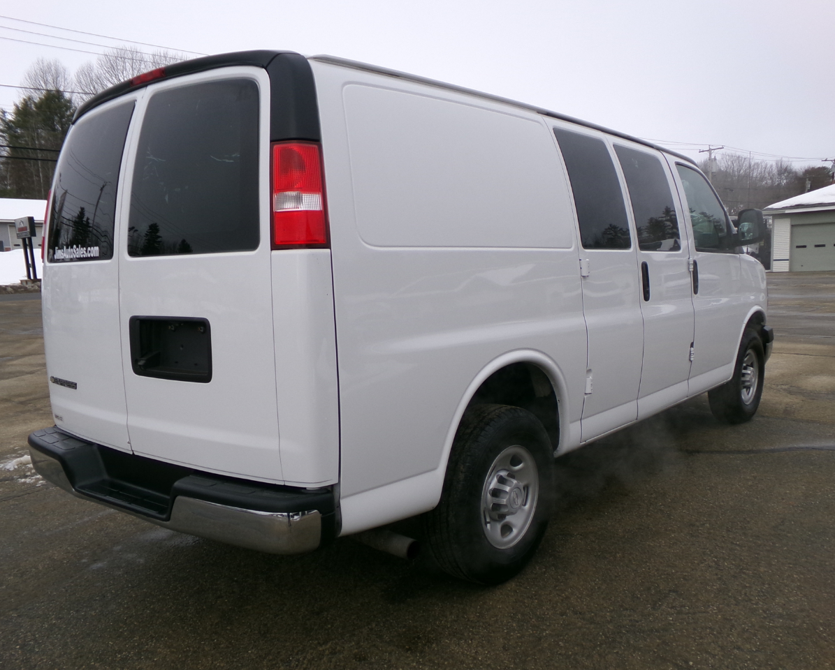 Chevrolet Express Cargo Van RWD 2500 135" 2018