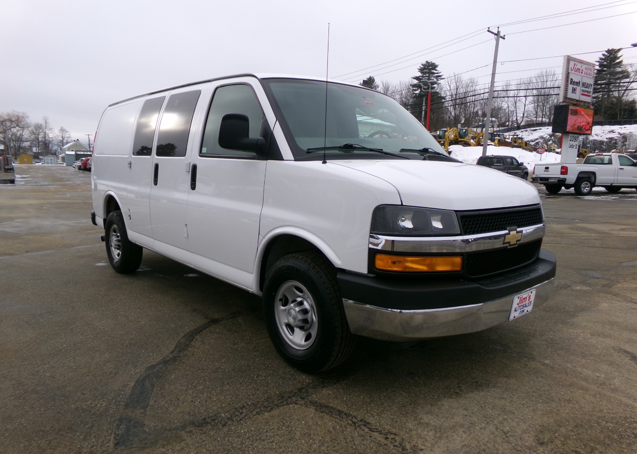 Chevrolet Express Cargo Van RWD 2500 135" 2018