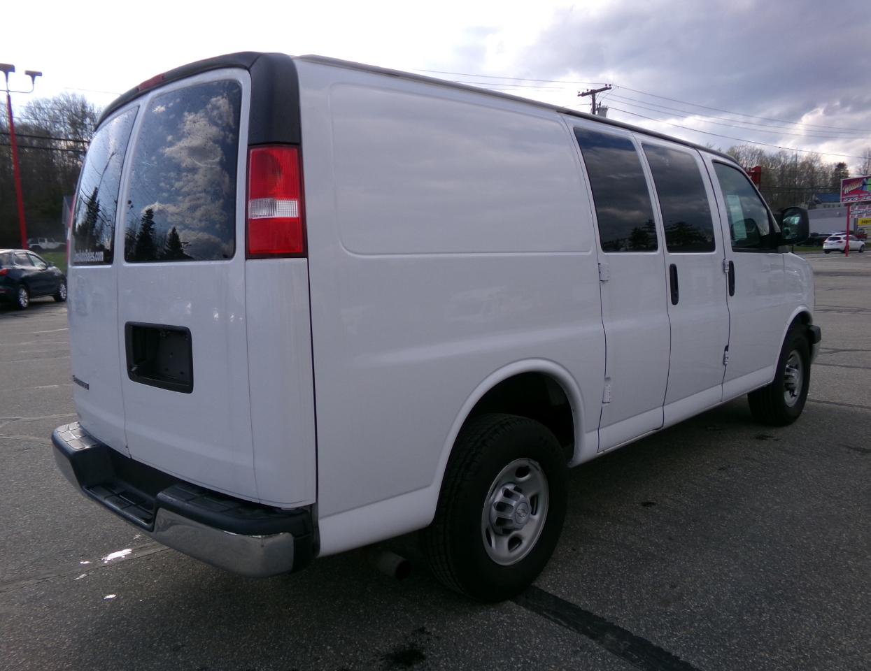 Chevrolet Express Cargo Van RWD 2500 135" 2018