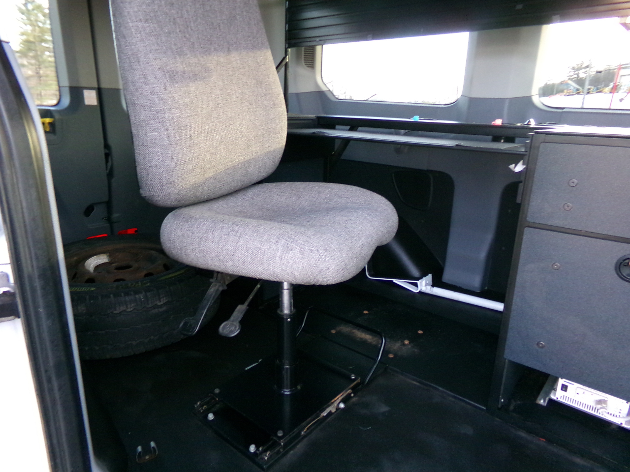 Ford Transit Passenger Wagon T-150 130" Med Roof XLT Sliding RH Dr 2019