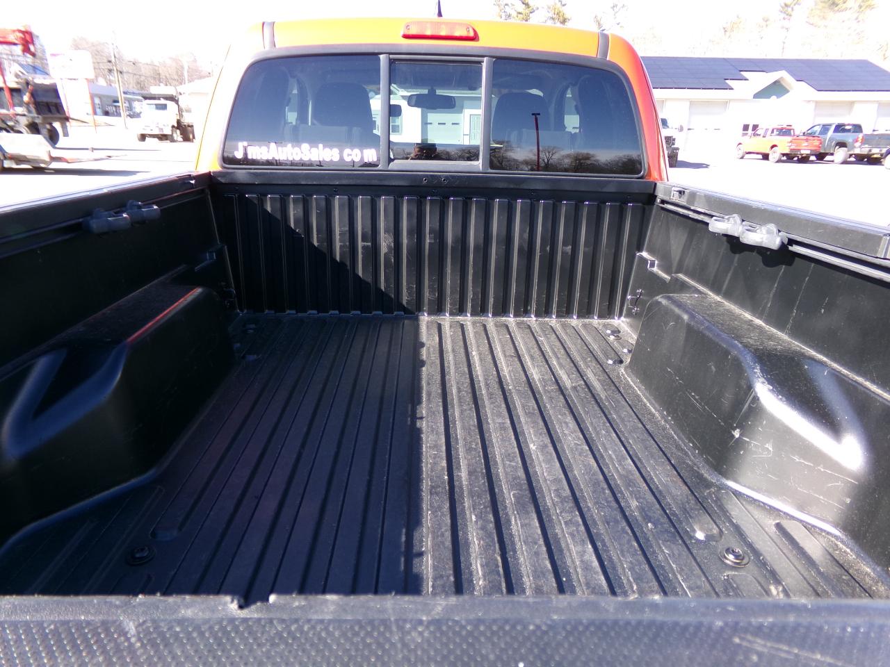 Toyota Tacoma 4WD Access Cab V6 MT (Natl) 2017