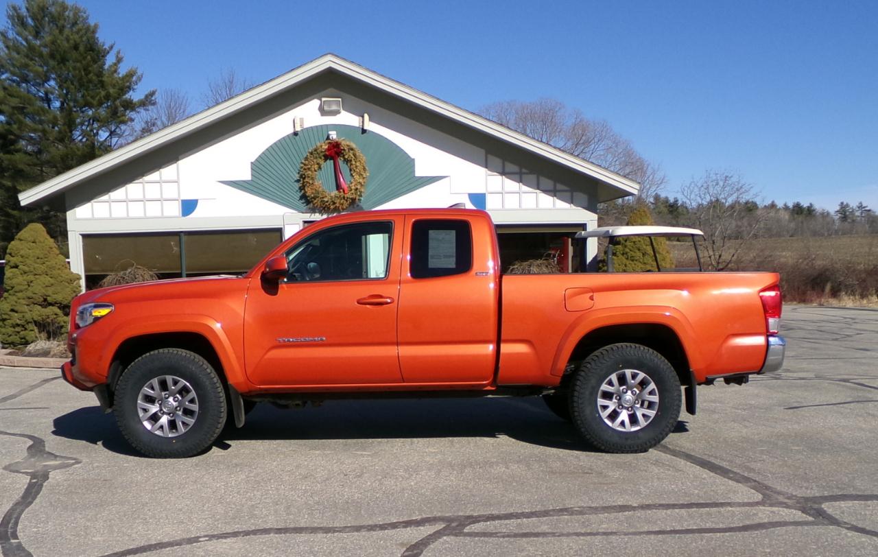 Toyota Tacoma 4WD Access Cab V6 MT (Natl) 2017