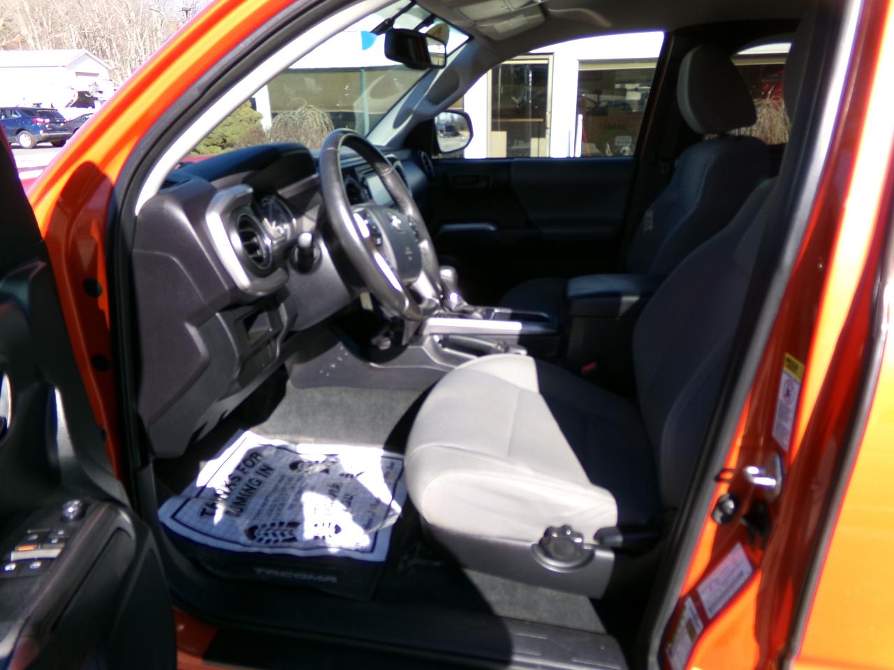 Toyota Tacoma 4WD Access Cab V6 MT (Natl) 2017