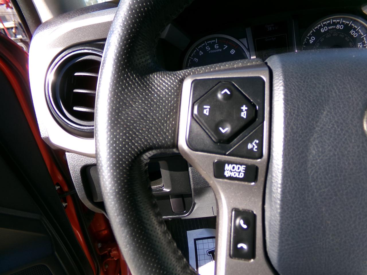 Toyota Tacoma 4WD Access Cab V6 MT (Natl) 2017