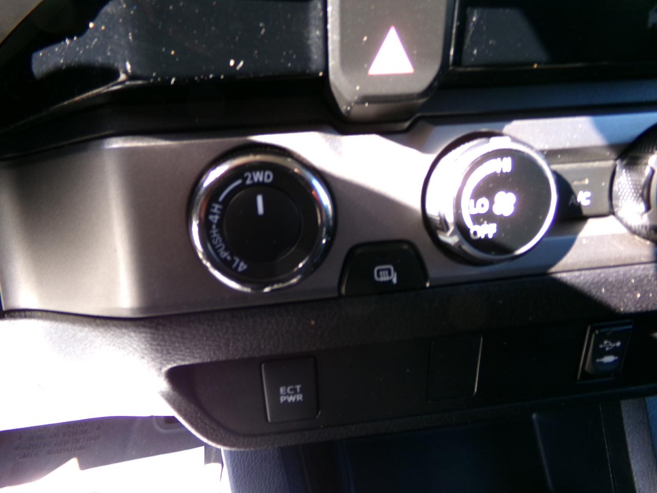 Toyota Tacoma 4WD Access Cab V6 MT (Natl) 2017