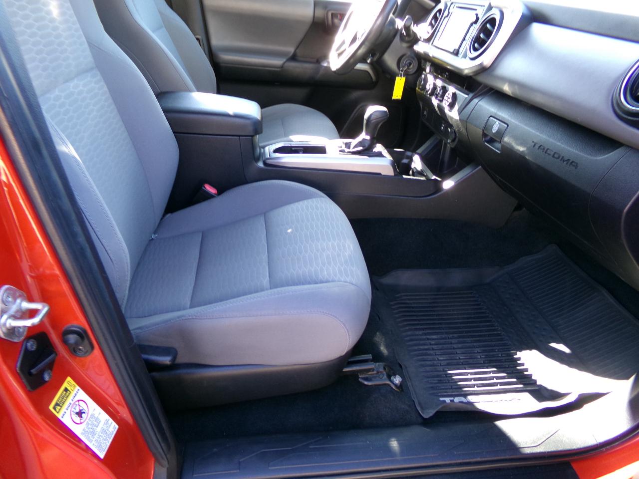 Toyota Tacoma 4WD Access Cab V6 MT (Natl) 2017