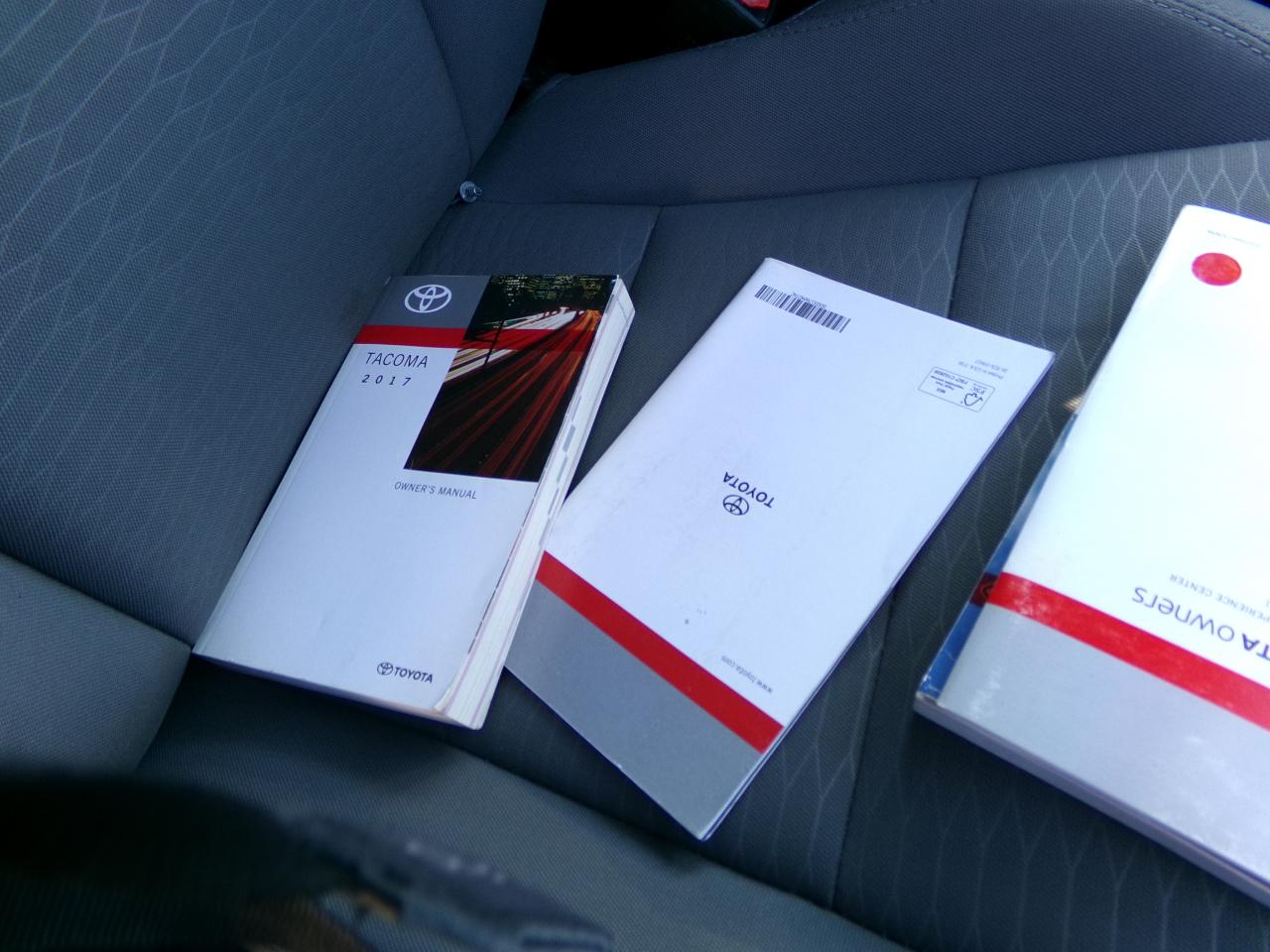 Toyota Tacoma 4WD Access Cab V6 MT (Natl) 2017