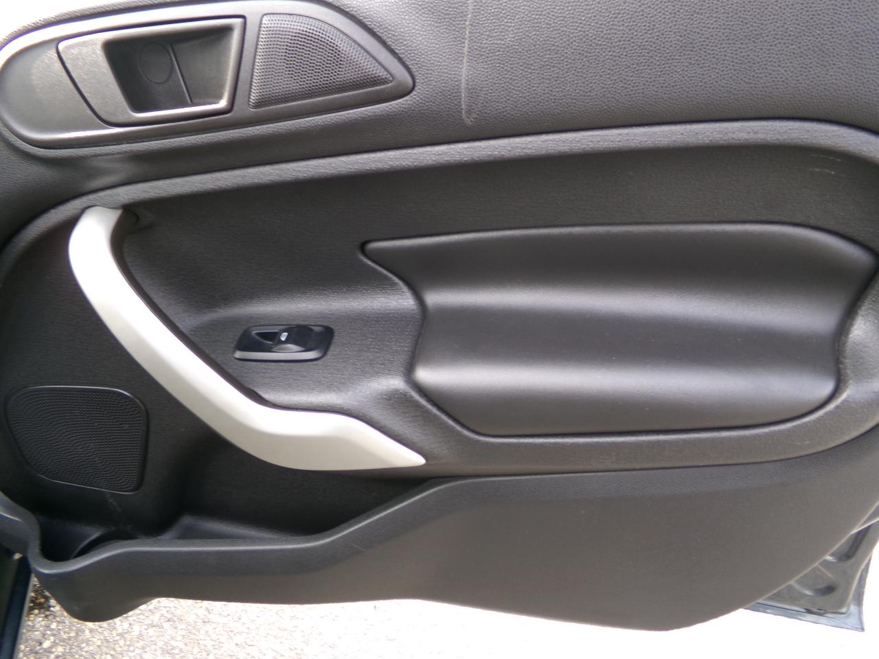 Ford Fiesta 5dr HB SES 2011