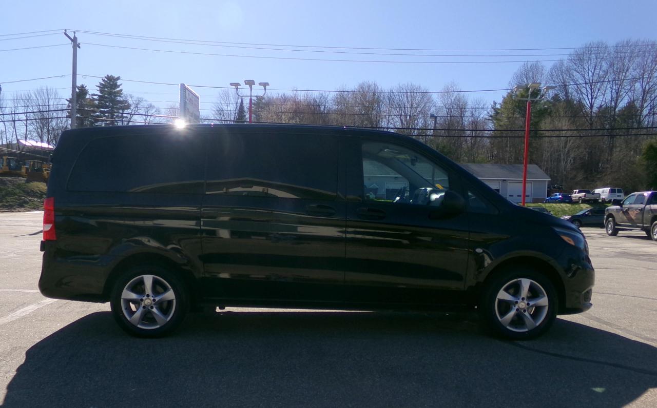 Mercedes-Benz Metris Passenger Van Standard Roof 126" Wheelbase 2018