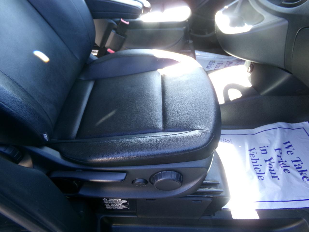 Mercedes-Benz Metris Passenger Van Standard Roof 126" Wheelbase 2018