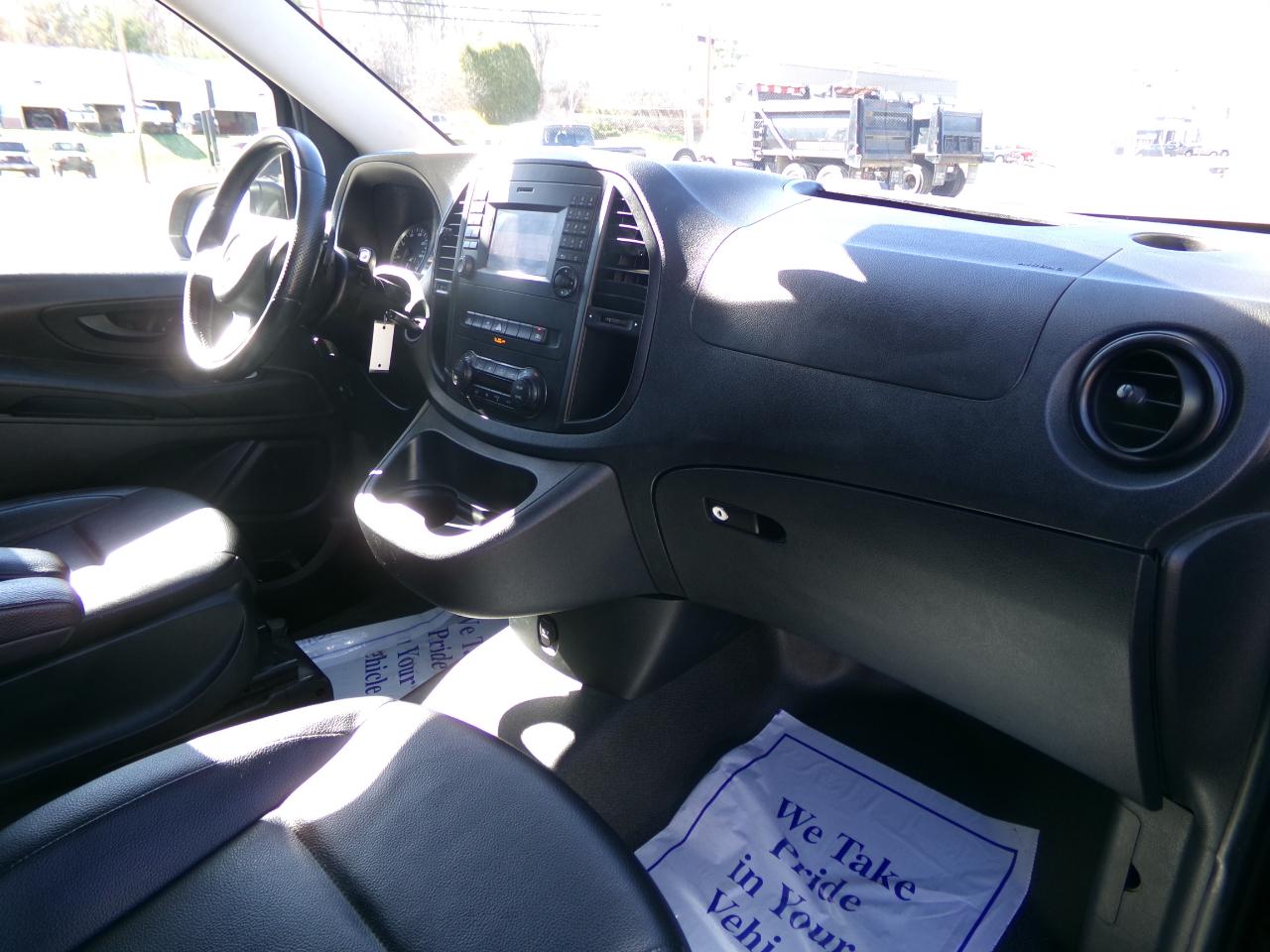 Mercedes-Benz Metris Passenger Van Standard Roof 126" Wheelbase 2018