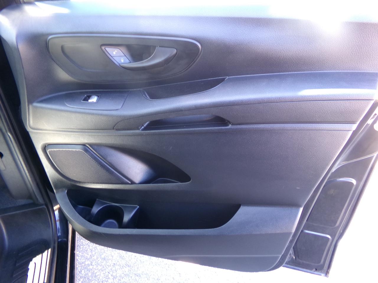 Mercedes-Benz Metris Passenger Van Standard Roof 126" Wheelbase 2018