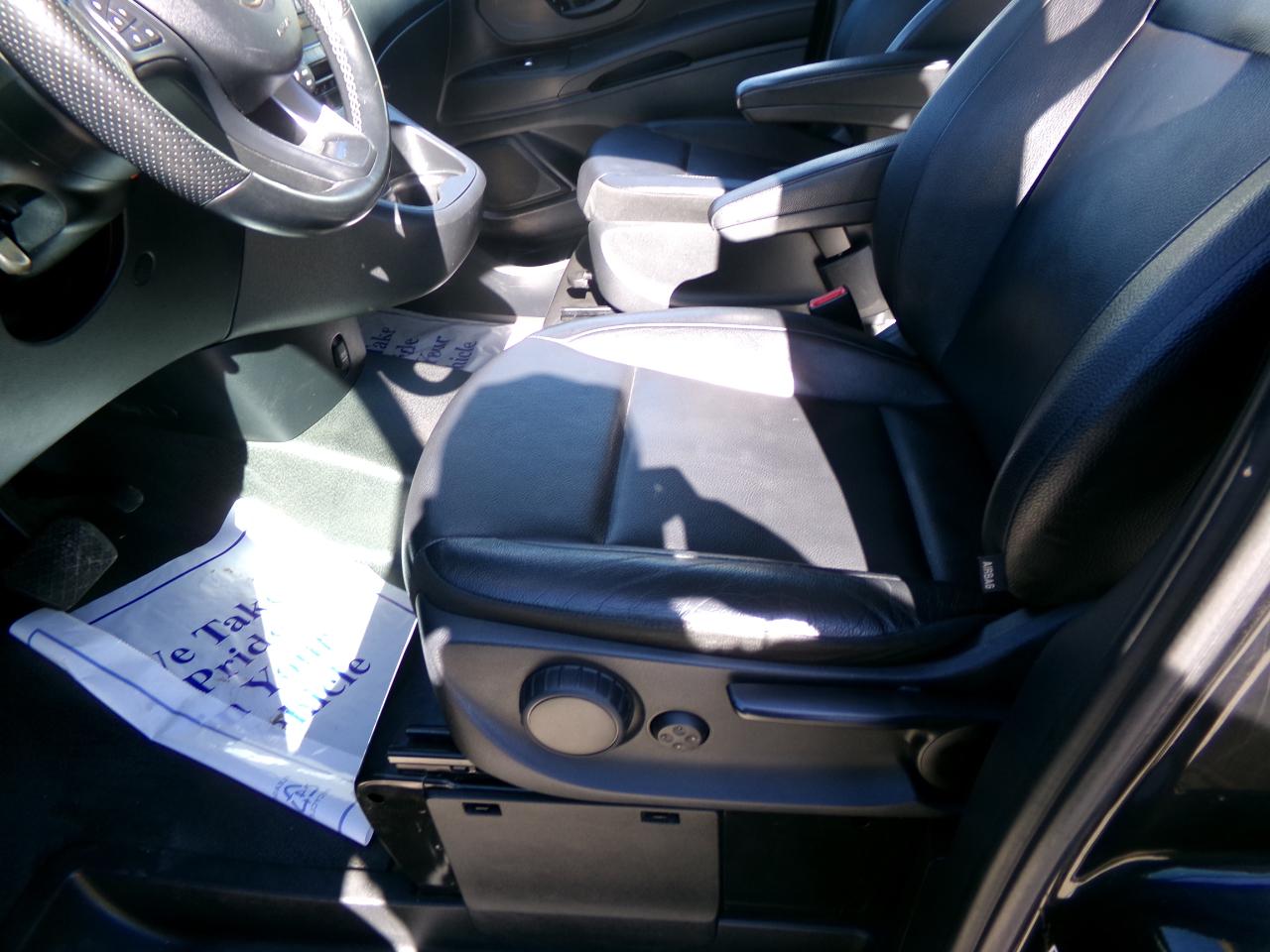 Mercedes-Benz Metris Passenger Van Standard Roof 126" Wheelbase 2018