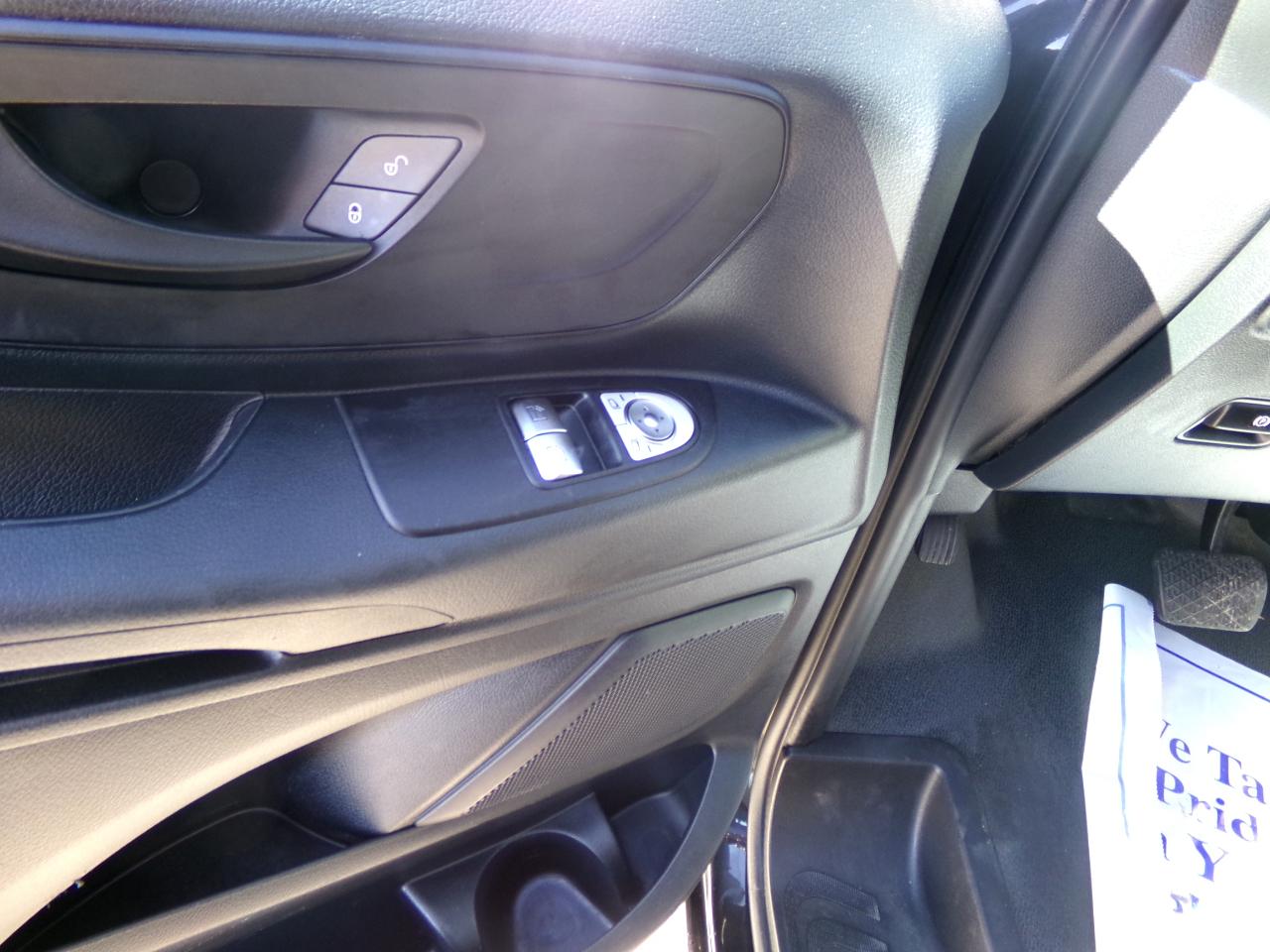 Mercedes-Benz Metris Passenger Van Standard Roof 126" Wheelbase 2018