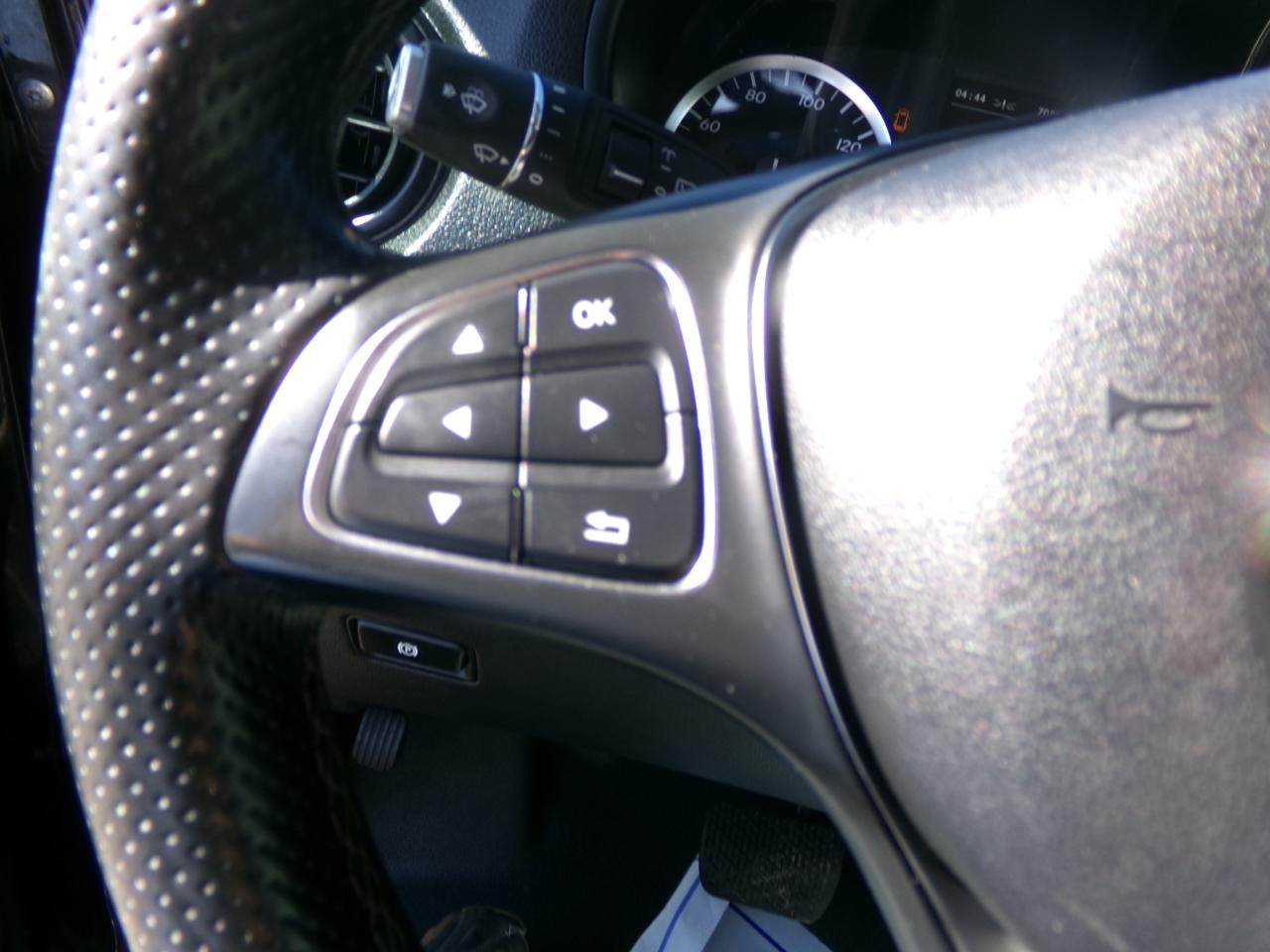 Mercedes-Benz Metris Passenger Van Standard Roof 126" Wheelbase 2018