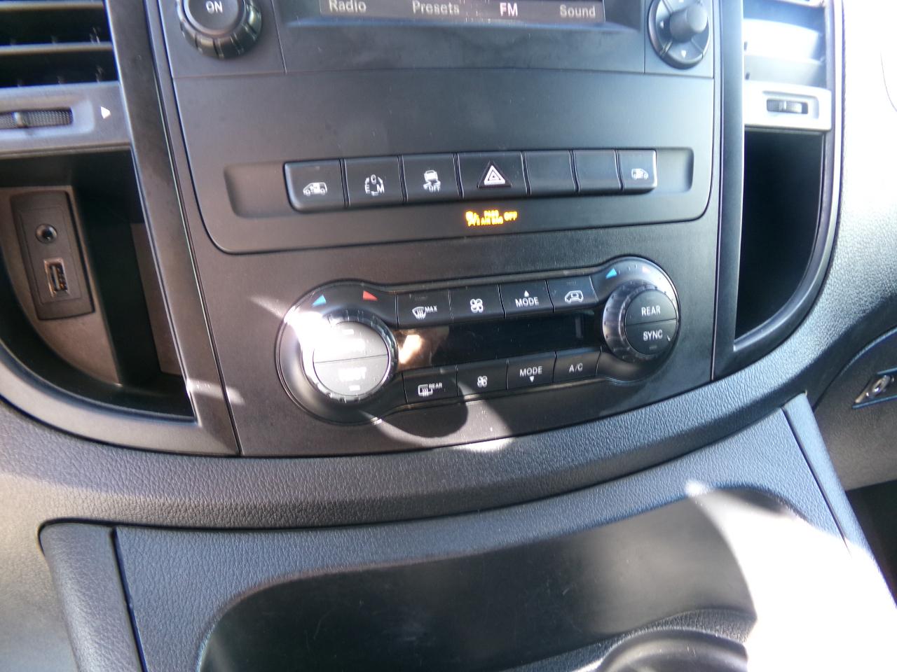 Mercedes-Benz Metris Passenger Van Standard Roof 126" Wheelbase 2018