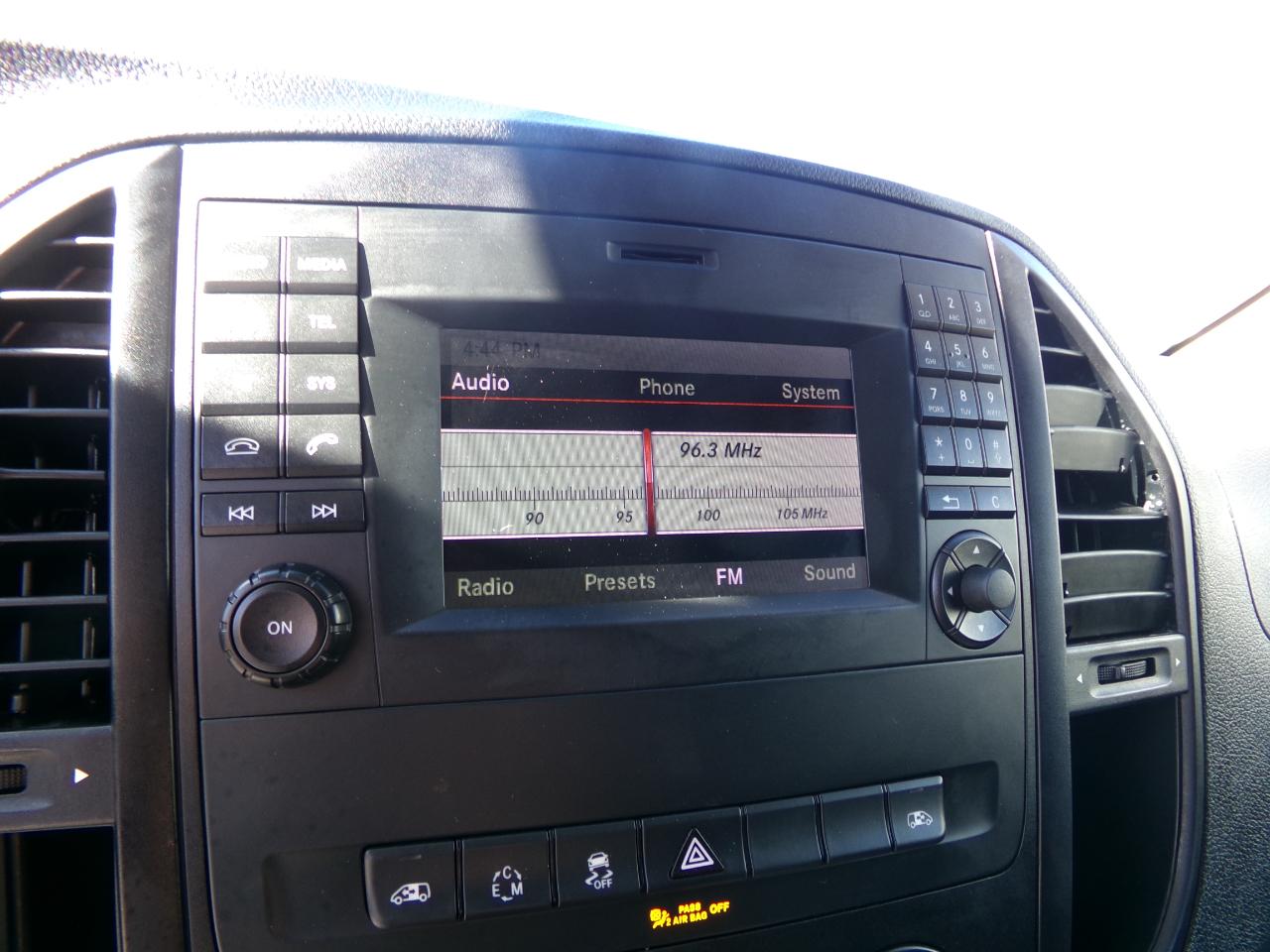 Mercedes-Benz Metris Passenger Van Standard Roof 126" Wheelbase 2018