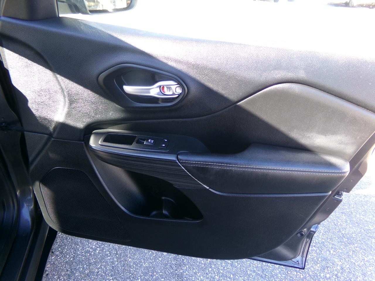 Jeep Cherokee 4WD 4dr Limited 2016