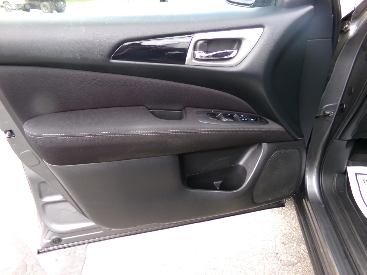 Nissan Pathfinder 4x4 S 2017