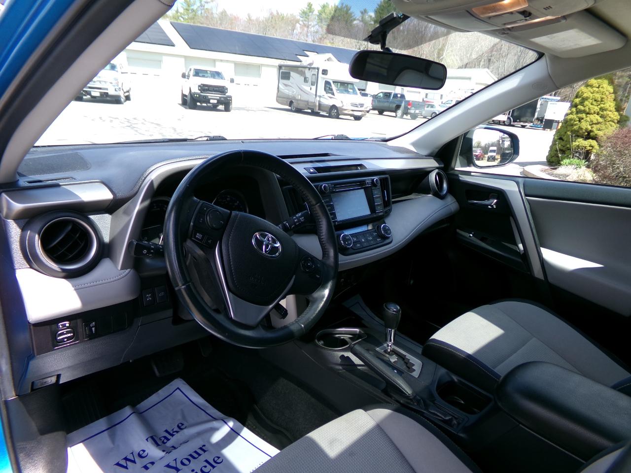 Toyota RAV4 AWD 4dr XLE (Natl) 2016