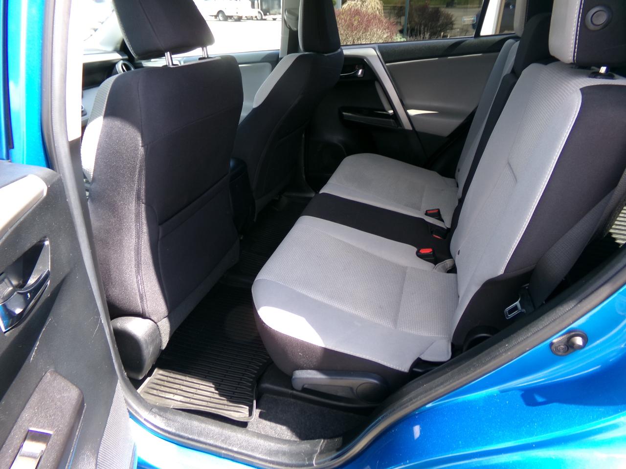 Toyota RAV4 AWD 4dr XLE (Natl) 2016