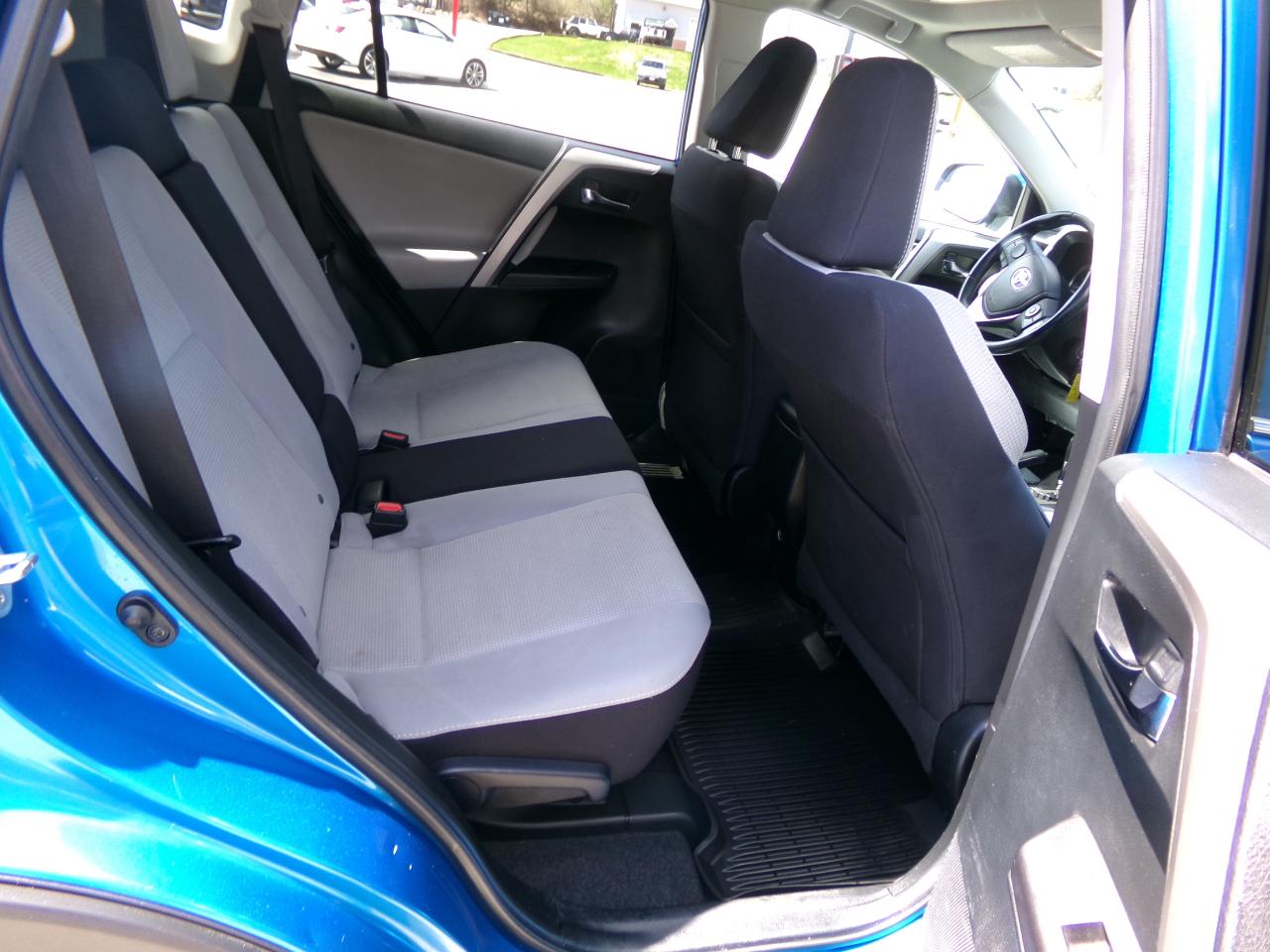 Toyota RAV4 AWD 4dr XLE (Natl) 2016