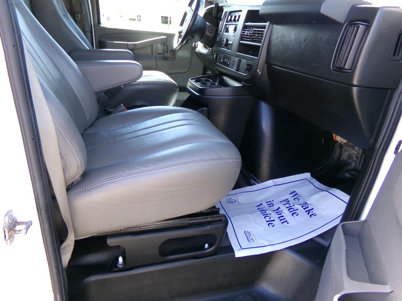 Chevrolet Express Cargo Van RWD 2500 135" 2020