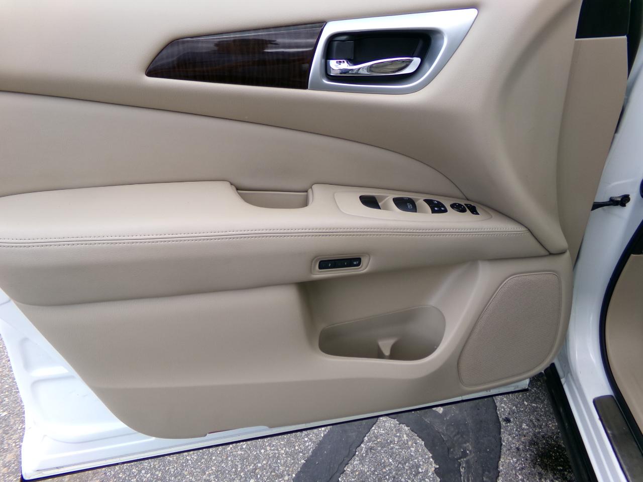 Nissan Pathfinder 4WD 4dr SL 2015