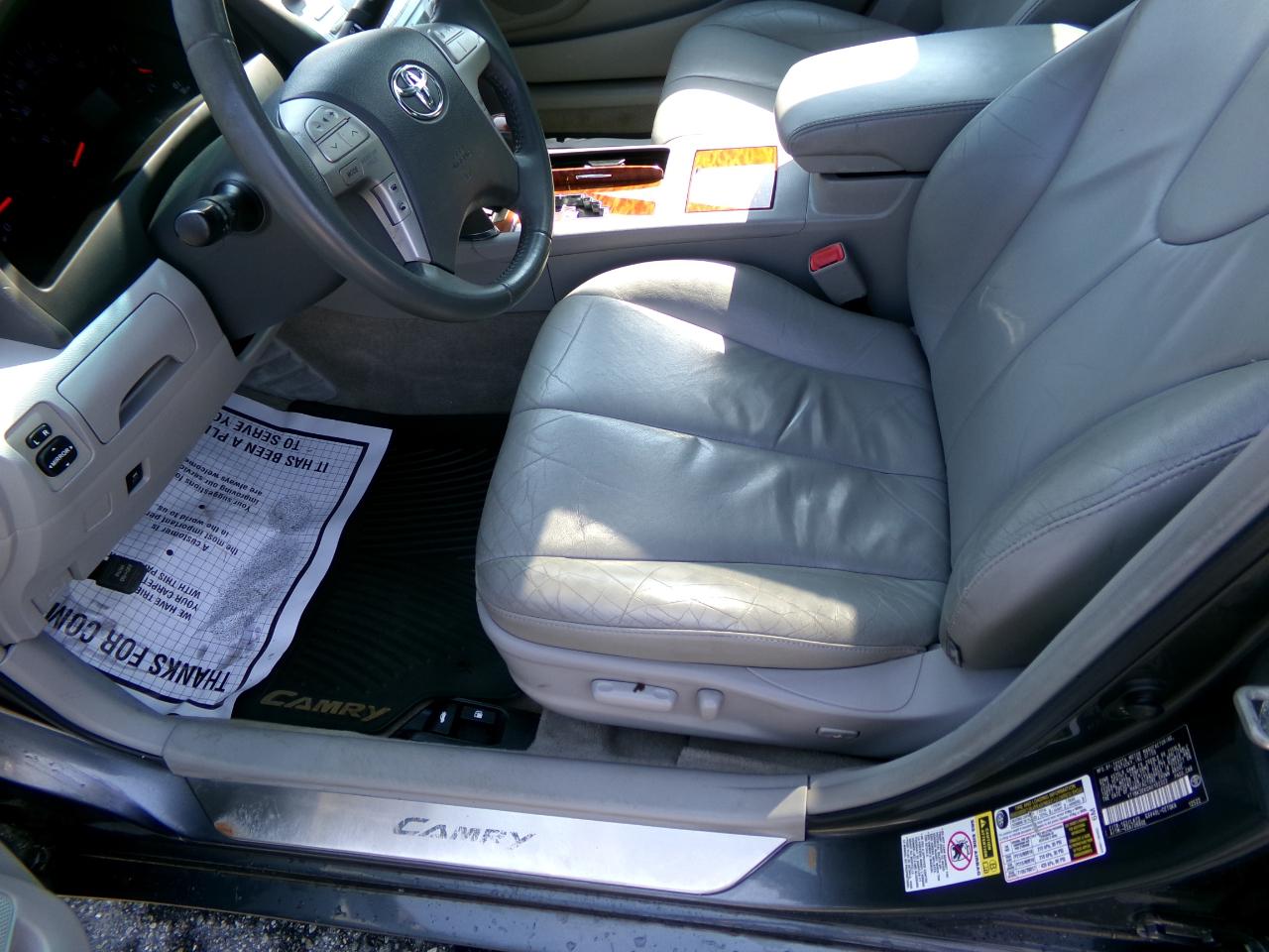 Toyota Camry 4dr Sdn V6 Auto XLE (Natl) 2010